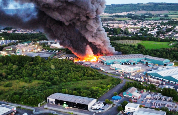 Massive plume of smoke engulfs sky of Glasgow after fire erupts at industrial estate – VIDEO 