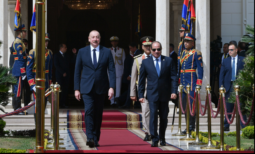Azerbaijan’s president welcomed with official ceremony in Egypt