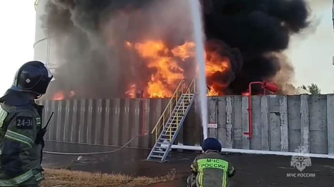 Russia reports drone attacks on oil depot in Tambov region – VIDEO