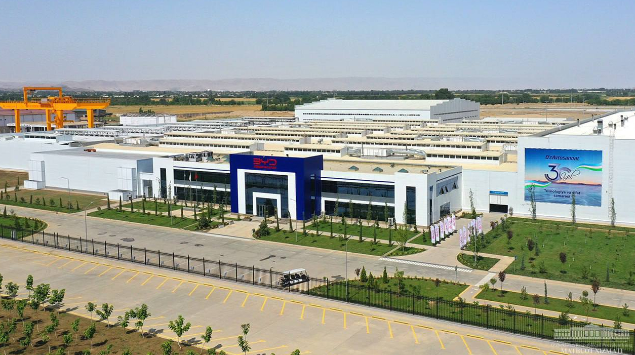 Chine’s BYD produces first EVs at its Uzbekistan factory 