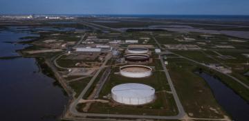 Oil prices gain 2% to one-week high on hopes of higher summer fuel demand 