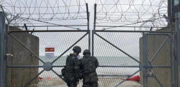 S. Korea fires warning shots after N. Korean soldiers briefly cross land border