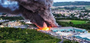 Massive plume of smoke engulfs sky of Glasgow after fire erupts at industrial estate – VIDEO 