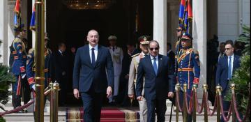 Azerbaijan’s president welcomed with official ceremony in Egypt