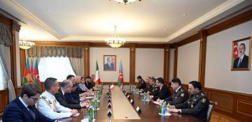 Azerbaijan’s defence minister invites Italian counterpart to upcoming ADEX expo