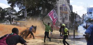 Kenyan president orders to send military to suppress riots