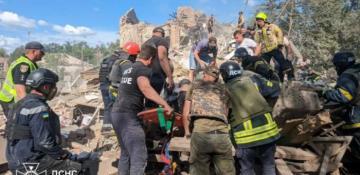 Russian missile strike kills 9 in Zelensky's hometown - officials 