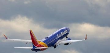 Boeing plane investigated after 'Dutch roll' 