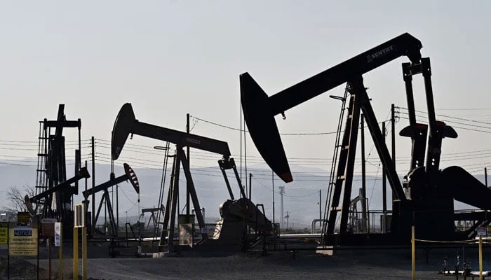 Oil prices decline amid concerns over Chinese demand 