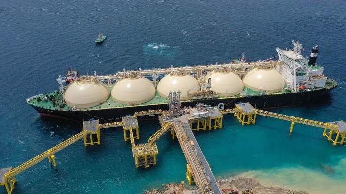 Extreme heat drives LNG price surge in Asia 