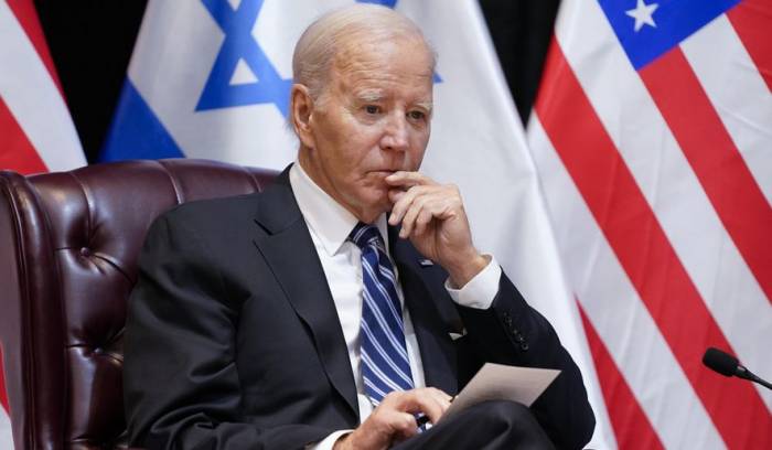 Biden faces new pressure from top Democrats as COVID-19 halts election campaign 