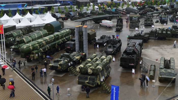  How is Russia coping with the arms shortage? 