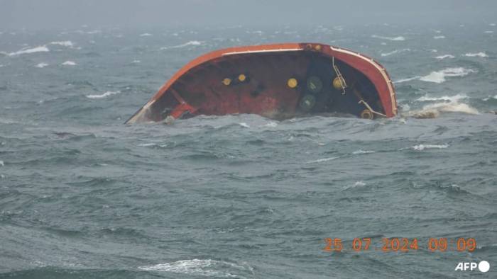 Tanker carrying 1.4 mln litres of oil capsizes off Philippines