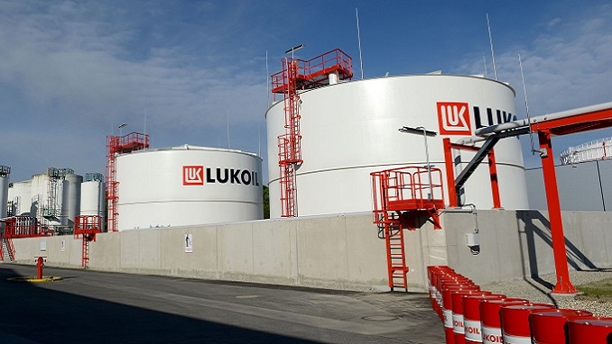 Fitch: Ukraine sanctions on Russia’s Lukoil pose risk to refineries in Hungary, Slovakia