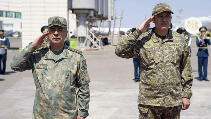 Azerbaijan’s defense minister visits Kazakhstan to watch int’l drills
