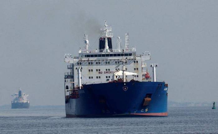  London blocks Russian oil routes 