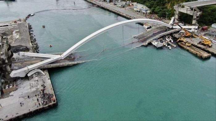11 dead, over 30 missing after bridge collapses in China 