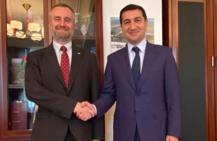 Azerbaijani presidential aide receives outgoing Polish envoy 