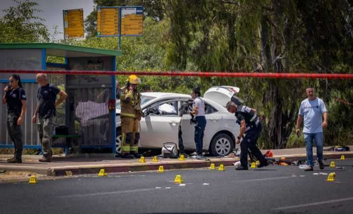 Four people wounded in car ramming attack in central Israel - VIDEO 