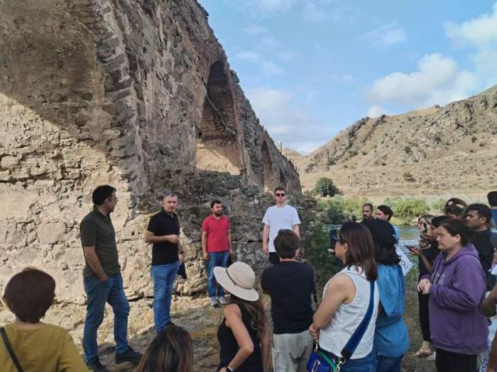 News about - Int’l travelers visit Khudafarin Bridge in Azerbaijan’s Jabrayil -  PHOTO 