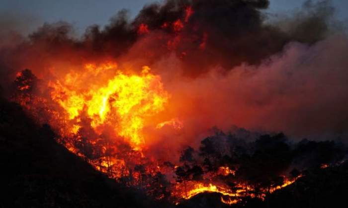 Over 1,000 people evacuated due to wildfires in southern Italy