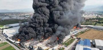 Two factories catch fire in northwest Türkiye –  VIDEO 