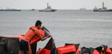 Philippines to set up floating barriers to contain oil spill