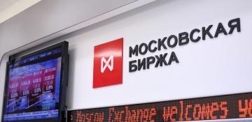 Russian stocks fall, yuan strengthens against ruble