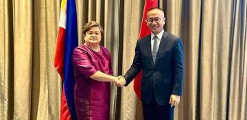 Philippines, China agree to de-escalate tensions over South China Sea 
