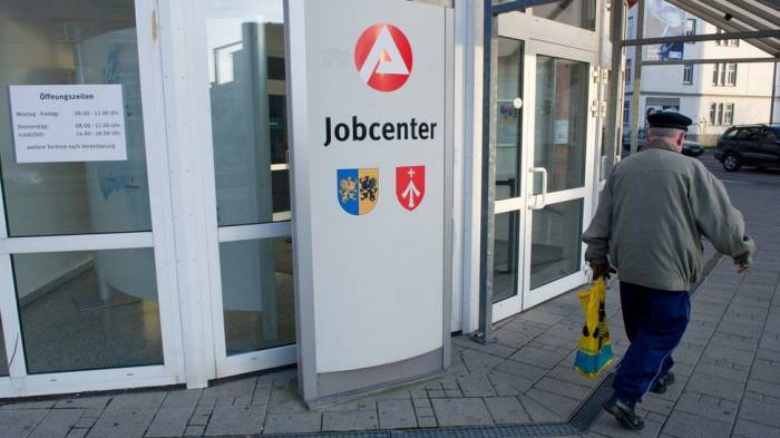 Unemployment in Germany rises as economic growth stalls 