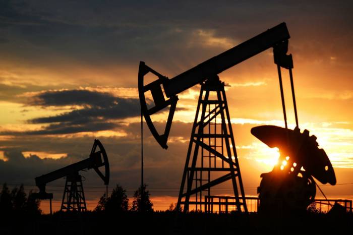 Oil prices witness decrease for a month amid demand concerns 