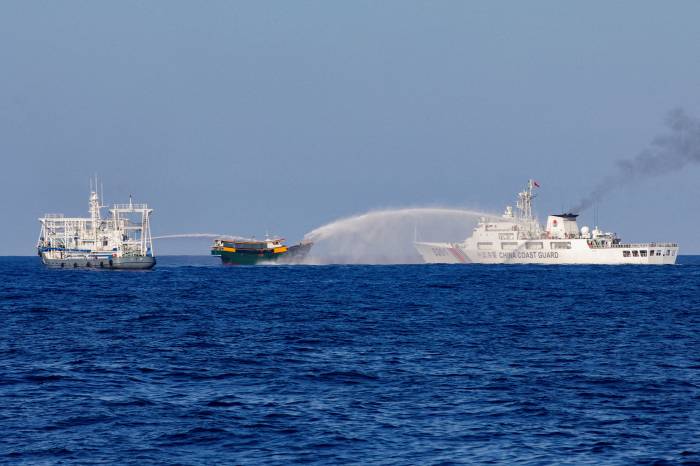 Chinese army starts patrolling disputed Scarborough Reef islands in South China Sea 