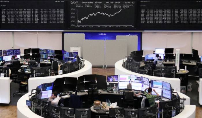 Tech stocks weigh on European shares 