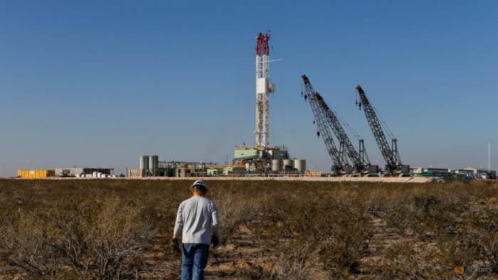 Oil set for 3% weekly gain on US jobs data, Mideast tensions 