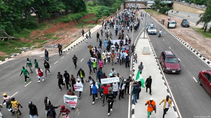 Nigeria: Police boost presence on the 10th day of protests 