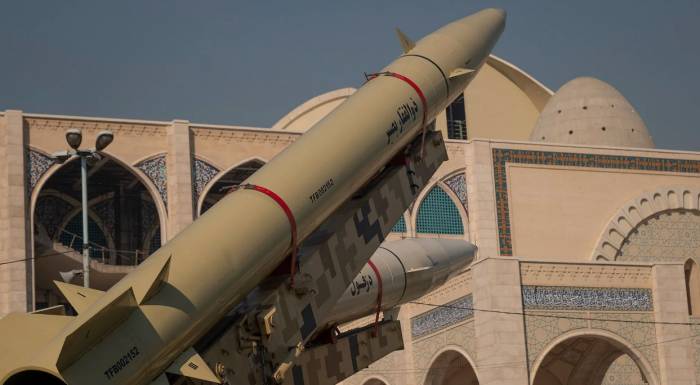 Iran sends hundreds of short-range ballistic missiles to Russia