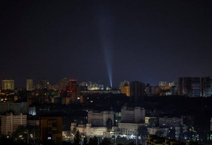  Russia initiates airstrike on Kyiv 