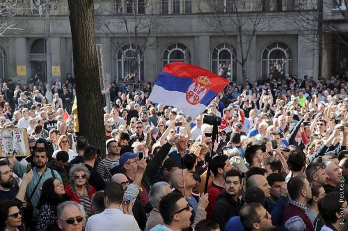 Is Serbia on the verge of a color revolution? 