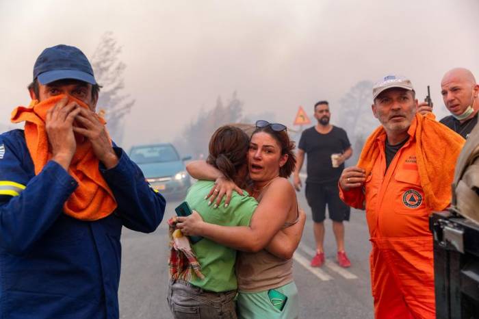 Raging wildfire forces evacuation of more than 30,000 residents in Greece 