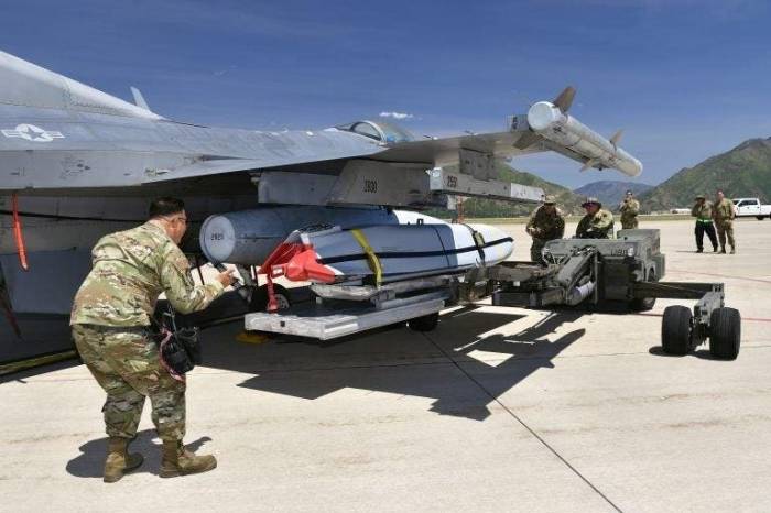 USA considering providing Ukraine with JASSM Missiles for F-16 Jets 