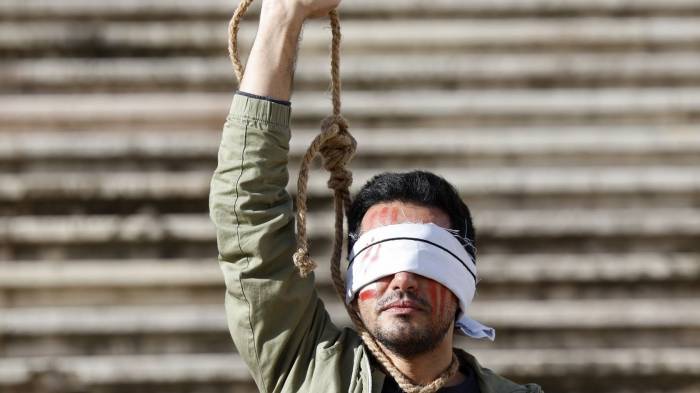 Iran executes eight more prisoners 