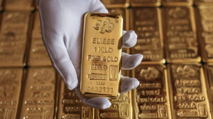 Gold steady above $2,500 as Fed minutes hint at potential rate cuts 