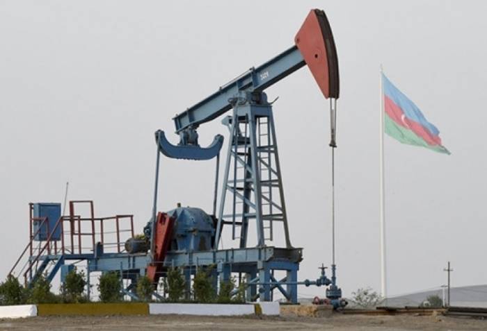 Azerbaijani oil prices dip slightly 