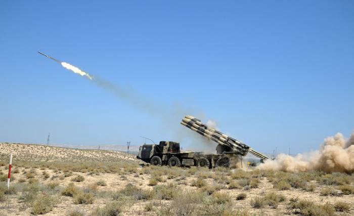 Azerbaijani army conducts combat training involving Smerch rocket launcher systems -  VIDEO 