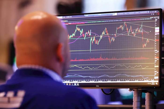 Gold, oil come off boil as Middle East risks, US rates in focus 