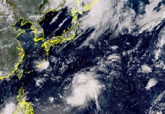 Typhoon causes travel disruptions and heavy rain in Japan 