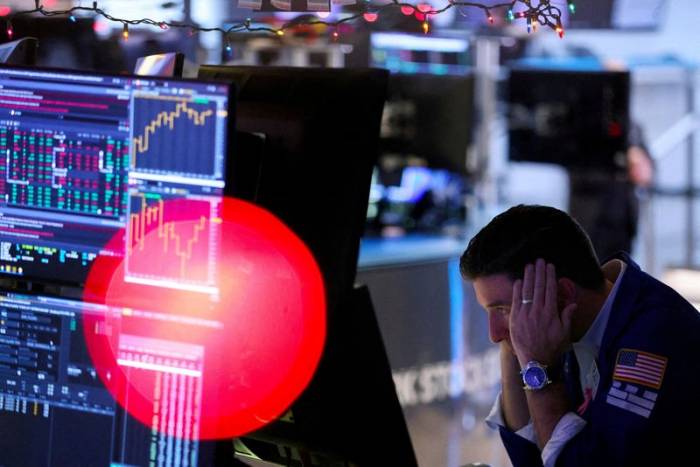 Risk of collapse in US tech stocks and rate cut expectations: Nomura 