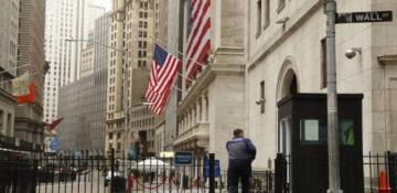 JPMorgan now sees a 35% chance of US recession this year 