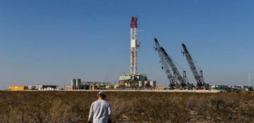 Oil set for 3% weekly gain on US jobs data, Mideast tensions 