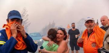 Raging wildfire forces evacuation of more than 30,000 residents in Greece 